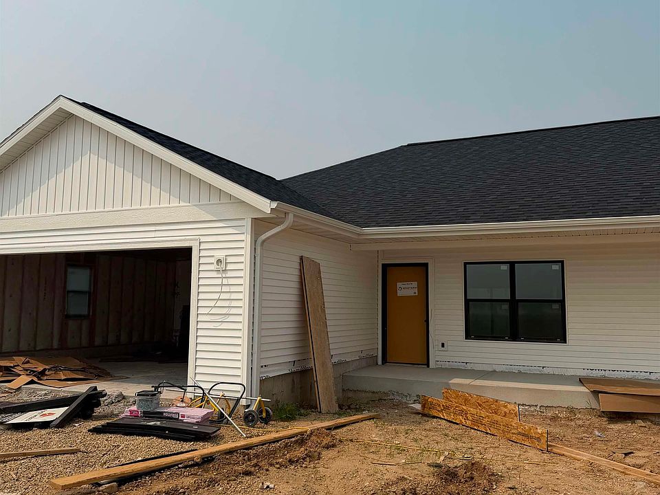 1st image of 982 Bell Cir