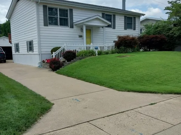 415 Southampton Dr, Decatur, IL 62526
