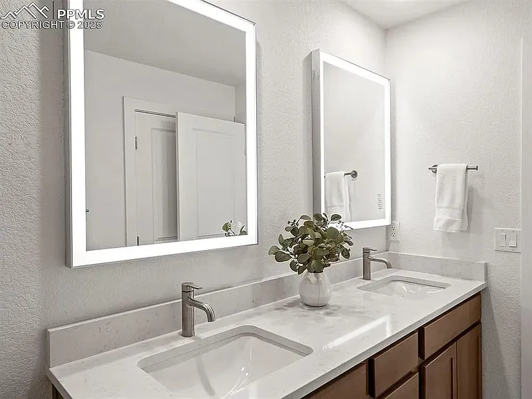 888 Beckton Hts — Photo 25