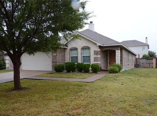 800 Crystal Dr, Burleson, TX 76028