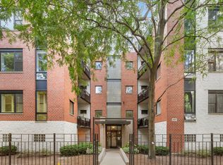 2307 W Wolfram St APT 212, Chicago, IL 60618