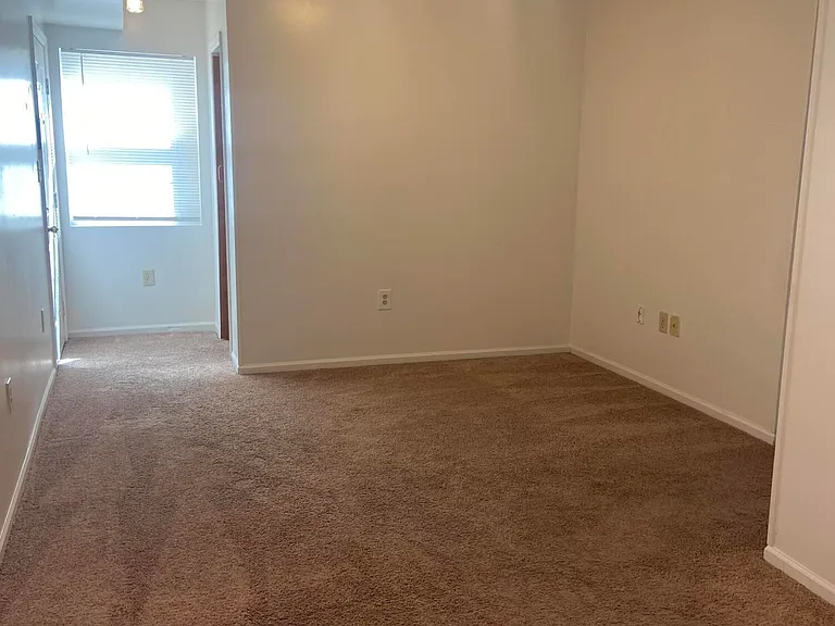 251 Cordell Cir — Photo 5