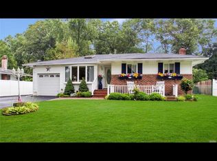 46 Tanglewood Dr, Smithtown, NY 11787