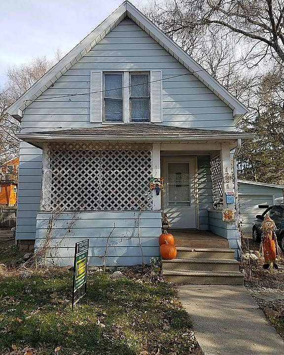 2nd image of 1221 Williams St