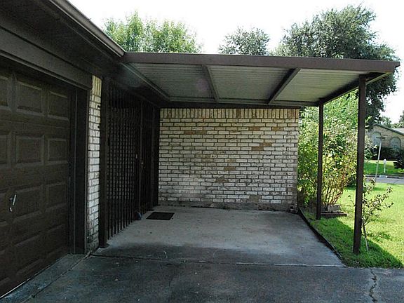 Nice covered front porch which will be the perfect place for your morning coffee.
