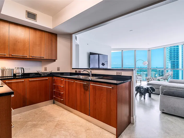 3101 S Ocean Dr — Photo 6
