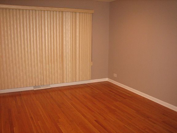 2nd image of 5440 W Oakton St