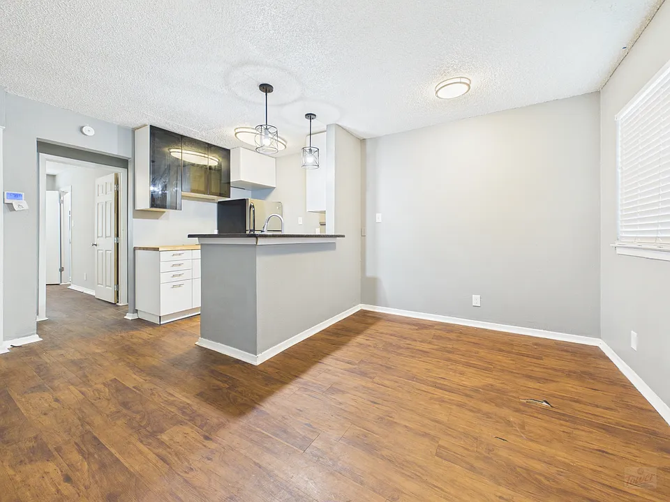 2401 Manor Rd #127