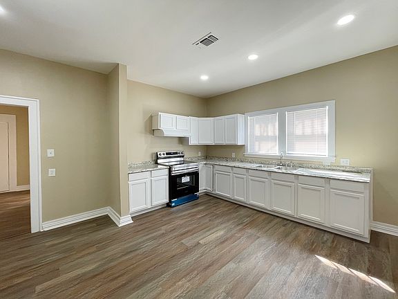 5th image of 202 Pearson Ave