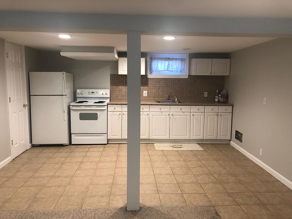 2nd image of 85 Fulton St