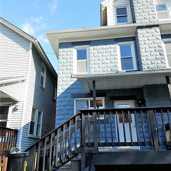 696 Main St — Photo 2