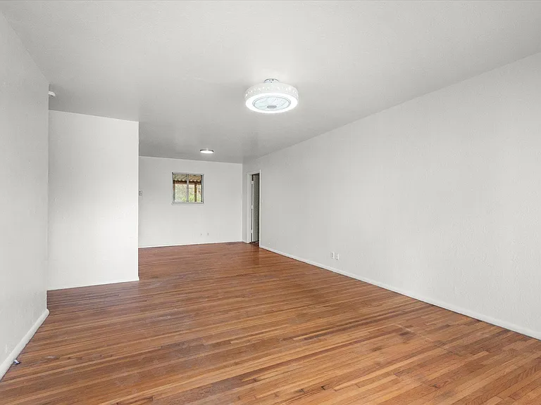 505 SE Greystone Ave — Photo 7