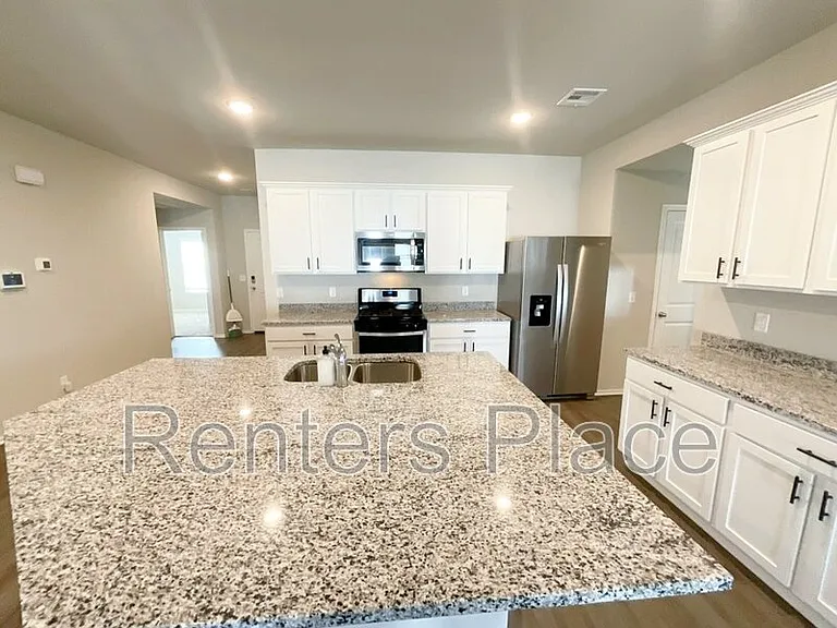 3318 N 23rd West Ave — Photo 4
