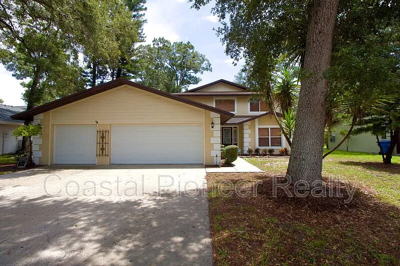3 bed, 2.0 bath, 2286 sqft, $3,250 — Photo 2