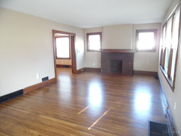 4th image of 725 Ridgelawn Ave