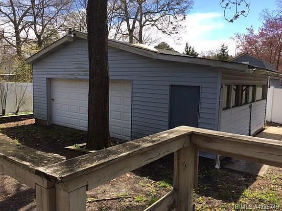 5th image of 217 Laurel Blvd
