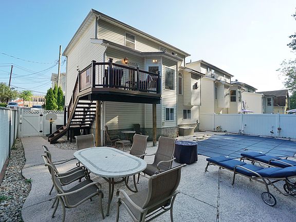 5th image of 88 Latourette St