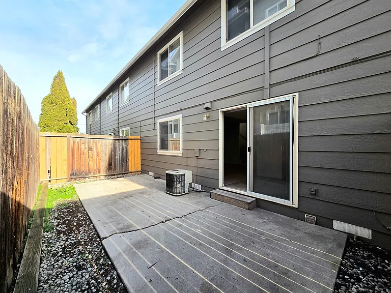 1407 Maple St — Photo 7