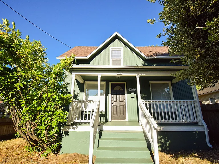 5272 NE 8th Ave — Photo 1