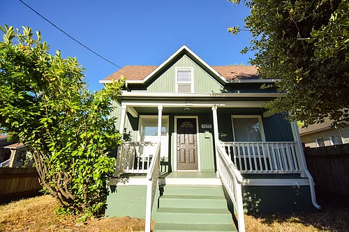 5272 NE 8th Ave Photo 1
