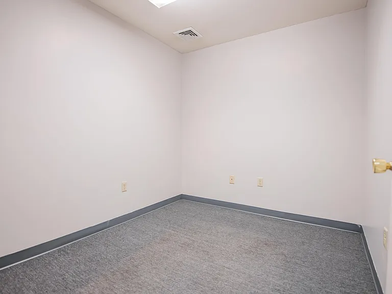 325 Market St — Photo 12