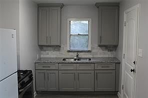 4th image of 13818 Hershe Street