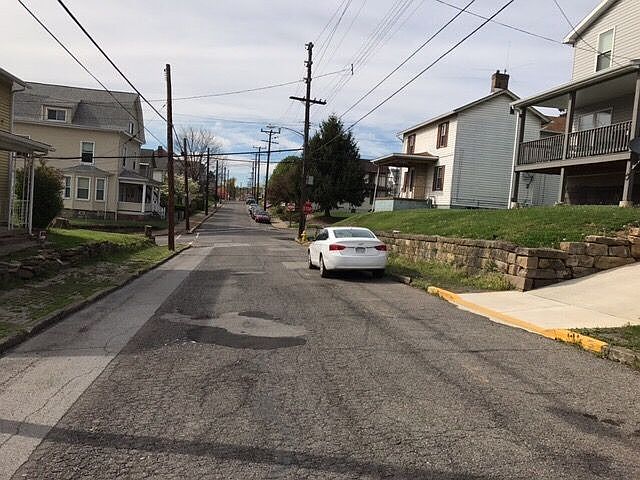 2nd image of 215 5th Ave
