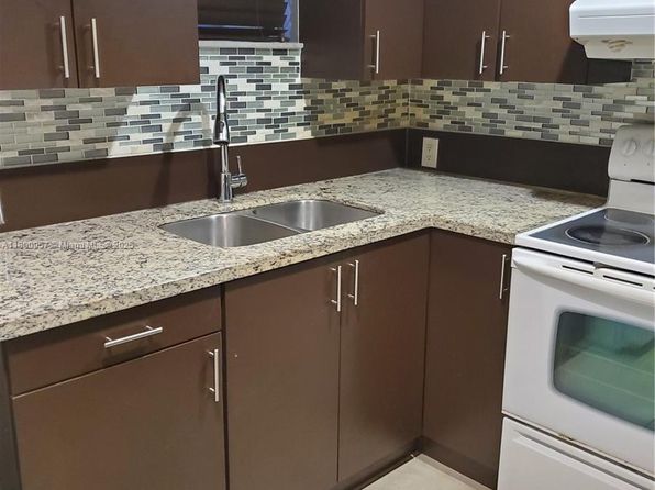 8290 Lake Dr APT 303
