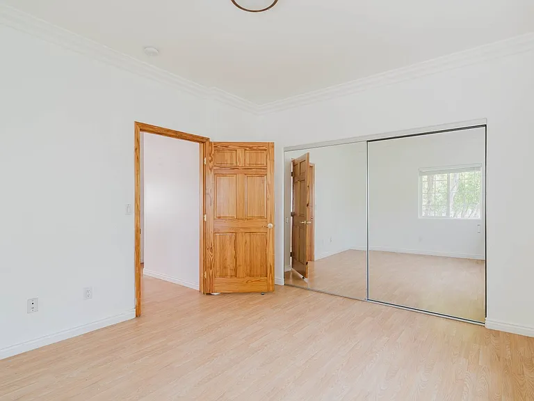 1626 N Alexandria Ave — Photo 19