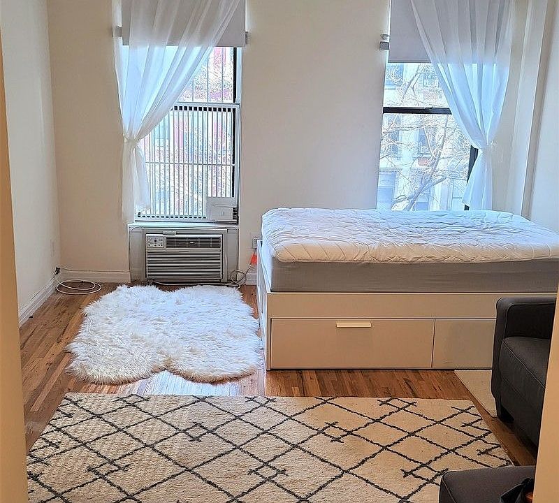 1st image of 1667 1st Ave #3FU