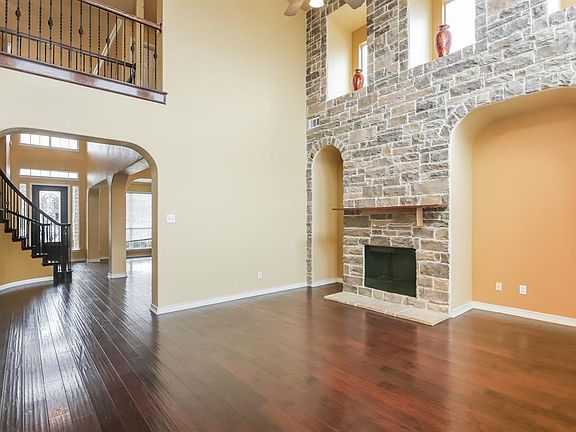 3rd image of 504 N Waterford Oaks Dr