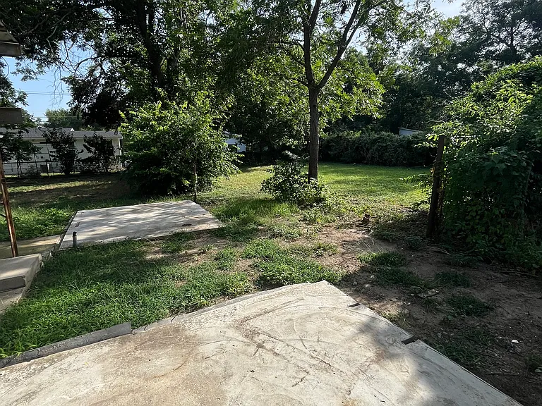 642 Astoria Ave — Photo 14