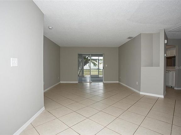 5th image of 418 NE Van Loon Ln