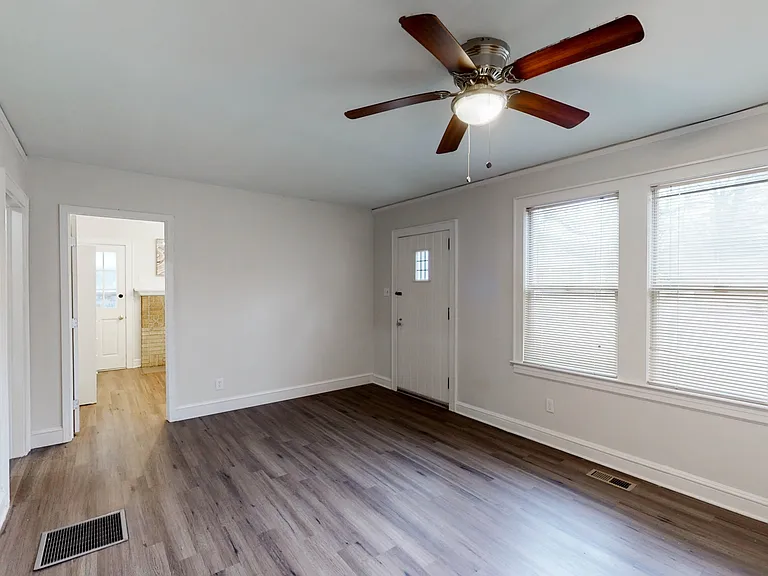 3327 Sims St — Photo 6