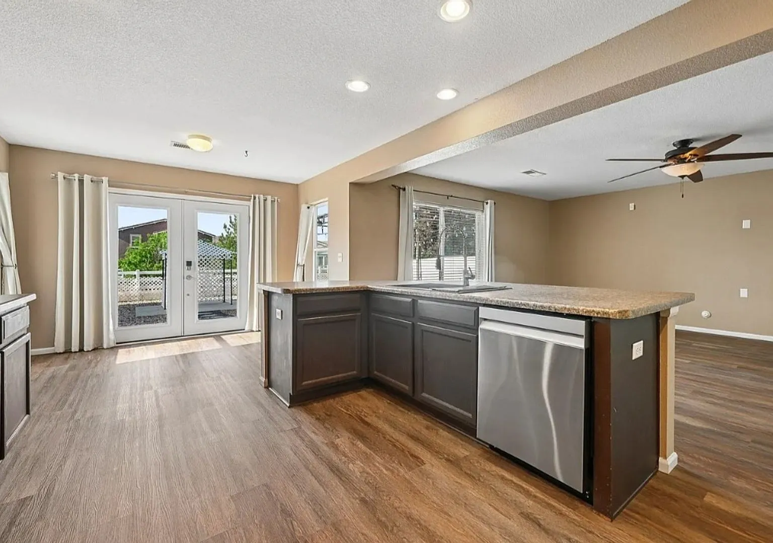 Spacious 5BR House in Fountain — Photo 2