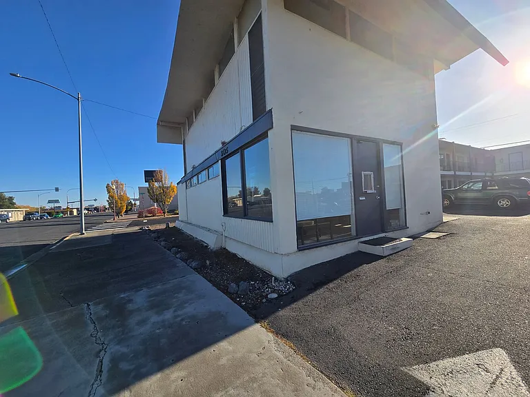 905 W Broadway Ave — Photo 10