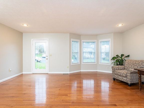 2nd image of 1023 Sherwood Ct