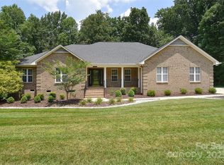 9117 Castle Garden Ln, Charlotte, NC 28215