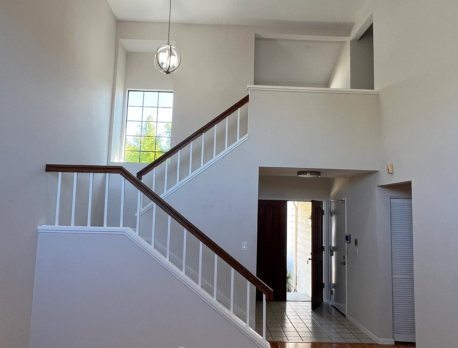 3 bed, 2.5 bath, 1761 sqft, $5,200 — Photo 2