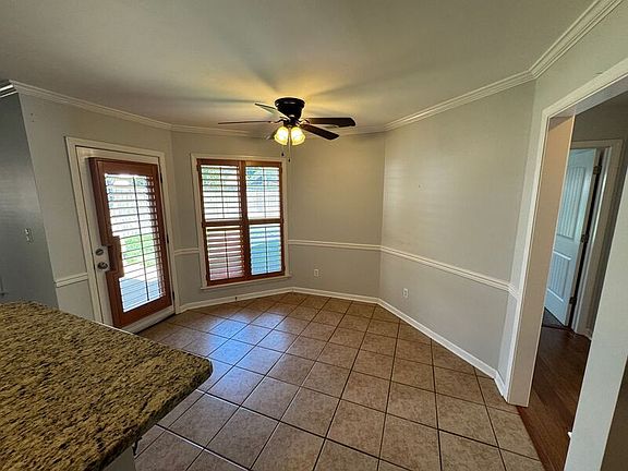3rd image of 205 Hackberry Cv