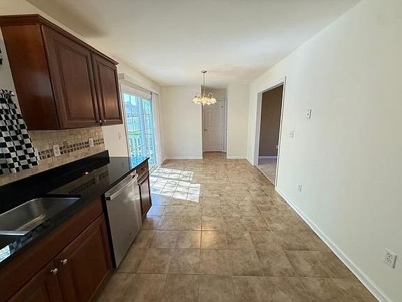 5th image of 1301 Aspen Dr