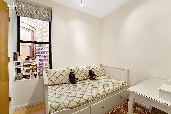 Sold by Sotheby's International Realty | media 6
