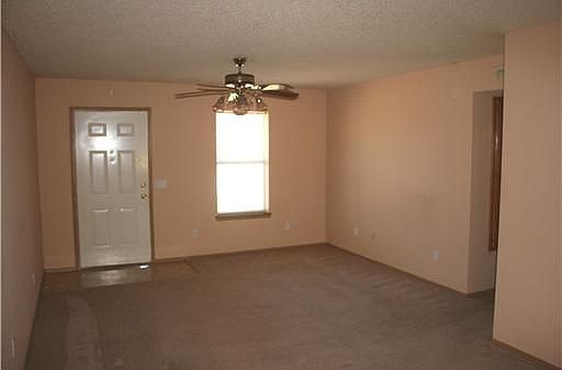 5th image of 389 Southland St