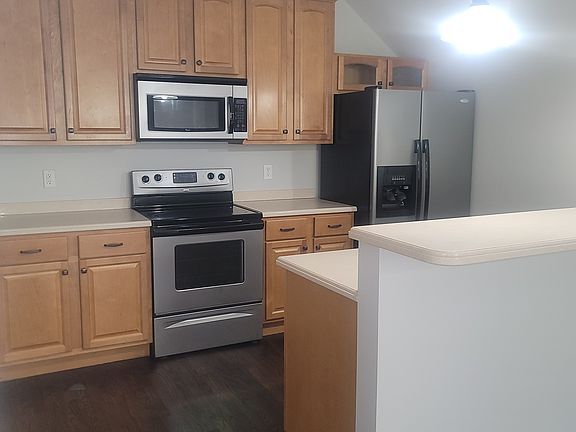 3rd image of 260 W Main St #260