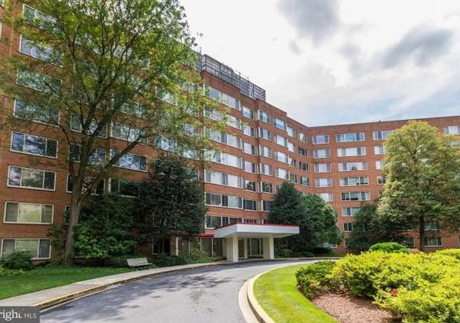 Charming and Sunlit 1 BD, 1 BA with Main Level Walk-in in Glover Park, NW DC!! Utilities Included — Photo 1