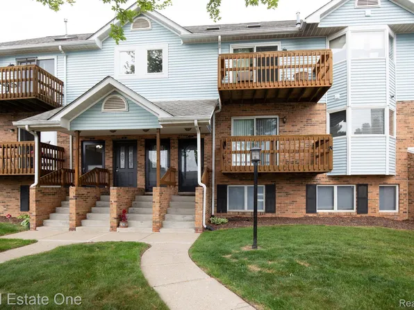 233 Pinewood Cir, Plymouth, MI 48170