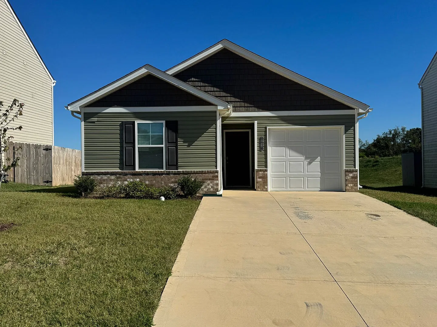 3 Bedroom 2 Bathroom Home in Greeneville, TN — Photo 1