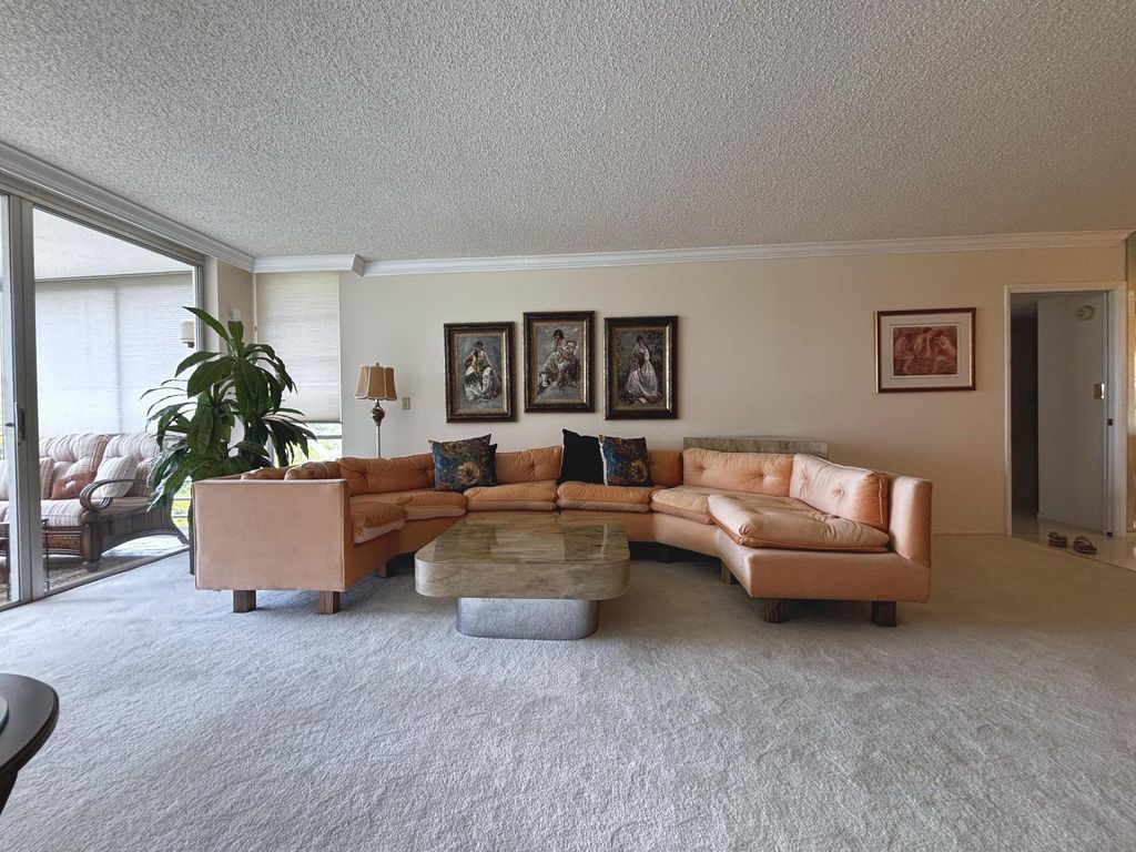3930 OAKS CLUBHOUSE Drive #506, Pompano Beach