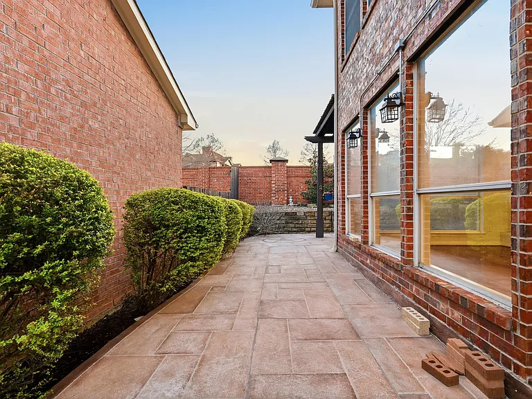 2917 Waterford Dr — Photo 24
