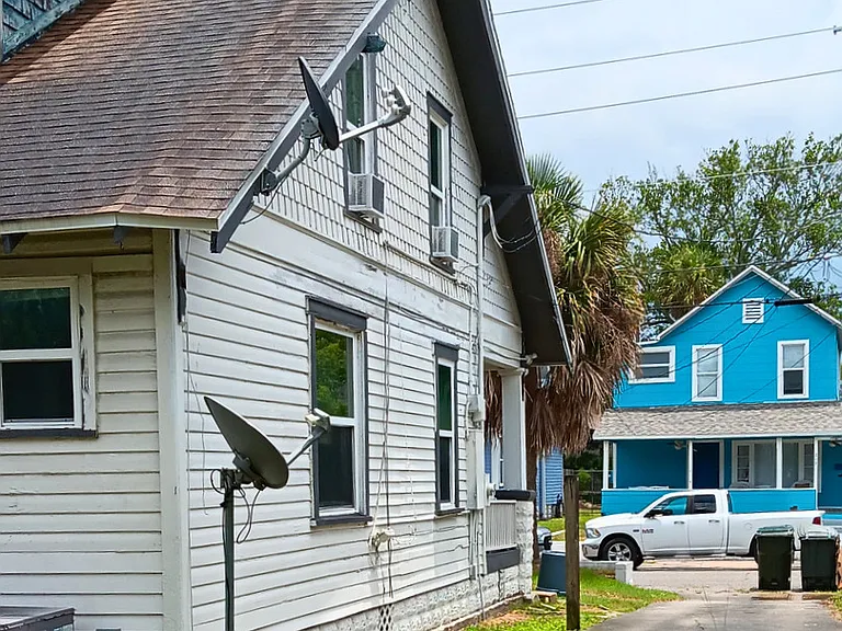 212 Mullally St — Photo 2